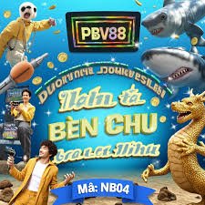 Pengguna memeriksa transfer lewat ponsel